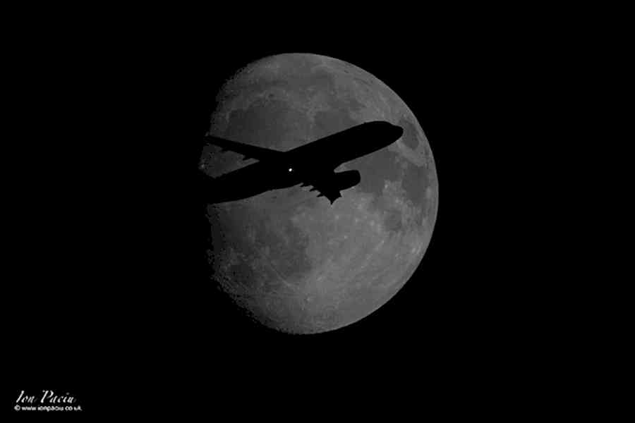 https://upupprop.com/wp-content/uploads/2017/06/ion-paciu-moon-plane-flight-london.jpg