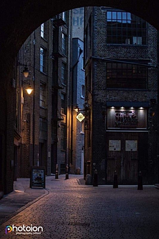 london bridge street photo by Constantin Drăghici